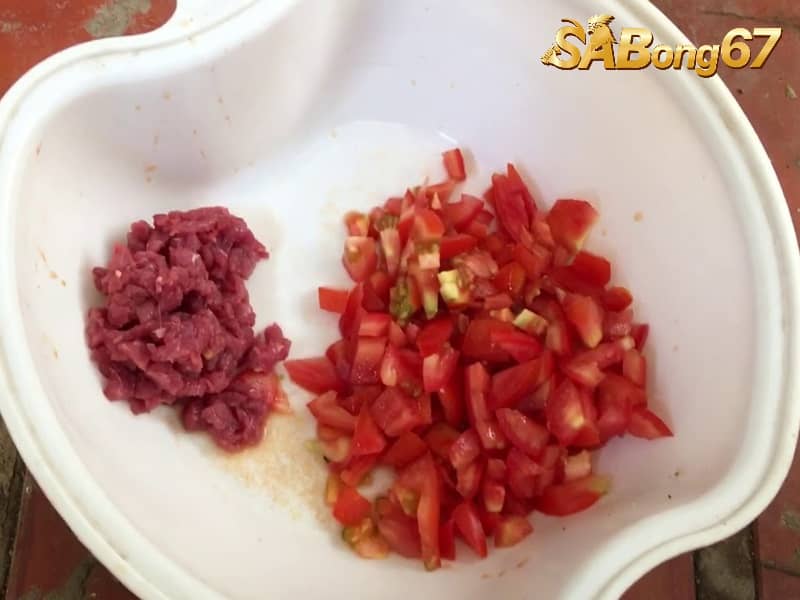 Cách Vô Mồi Cho Gà Mau Sung, Mau Tới Pin Đúng Cách Các loại thịt sống cung cấp nhiều dinh dưỡng cho gà đá